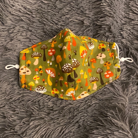 Face mask -large - Picture 1 of 6